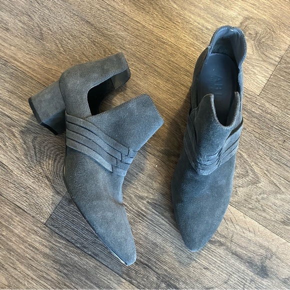 ABLE Joselyn Gray Blue Suede Cutout Bootie! Womens 8.5 Boot - Picture 1 of 12
